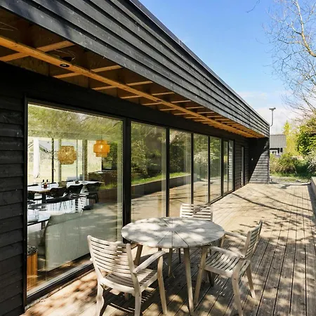 Amazing In Aakirkeby With Wifi Casa vacanze Vester Somarken